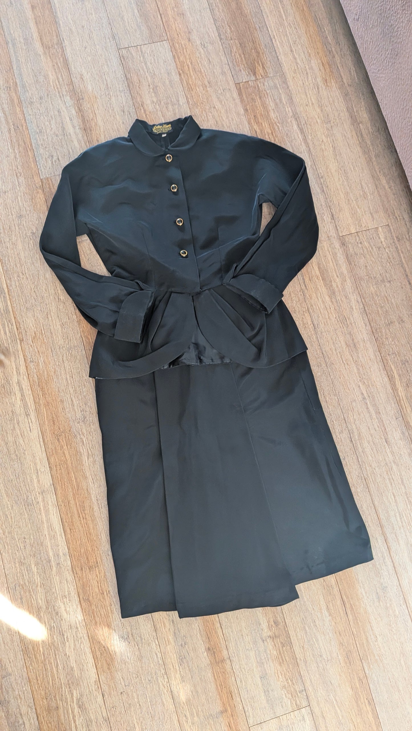 1940s luxury skirt suit