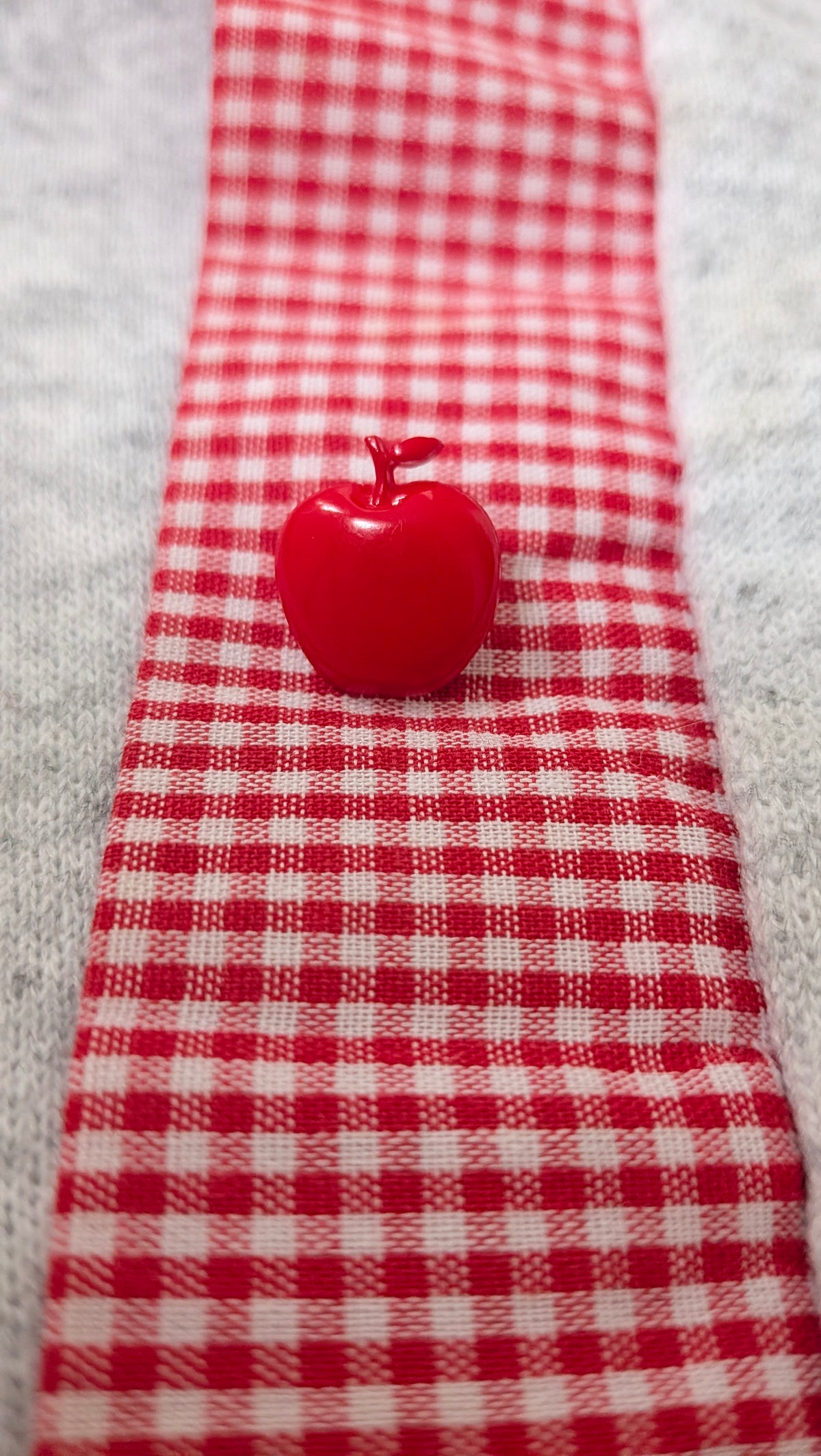 1980s apple sweatshirt