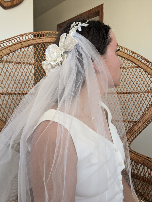 1980s flower and pearl wedding veil Veil Rad Bonnie's Vintage