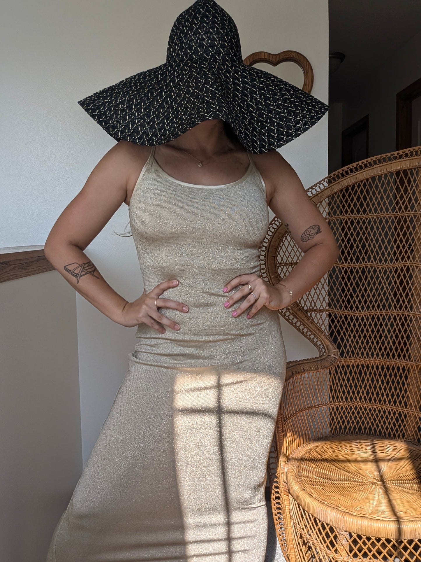 Modern over-sized sun hat