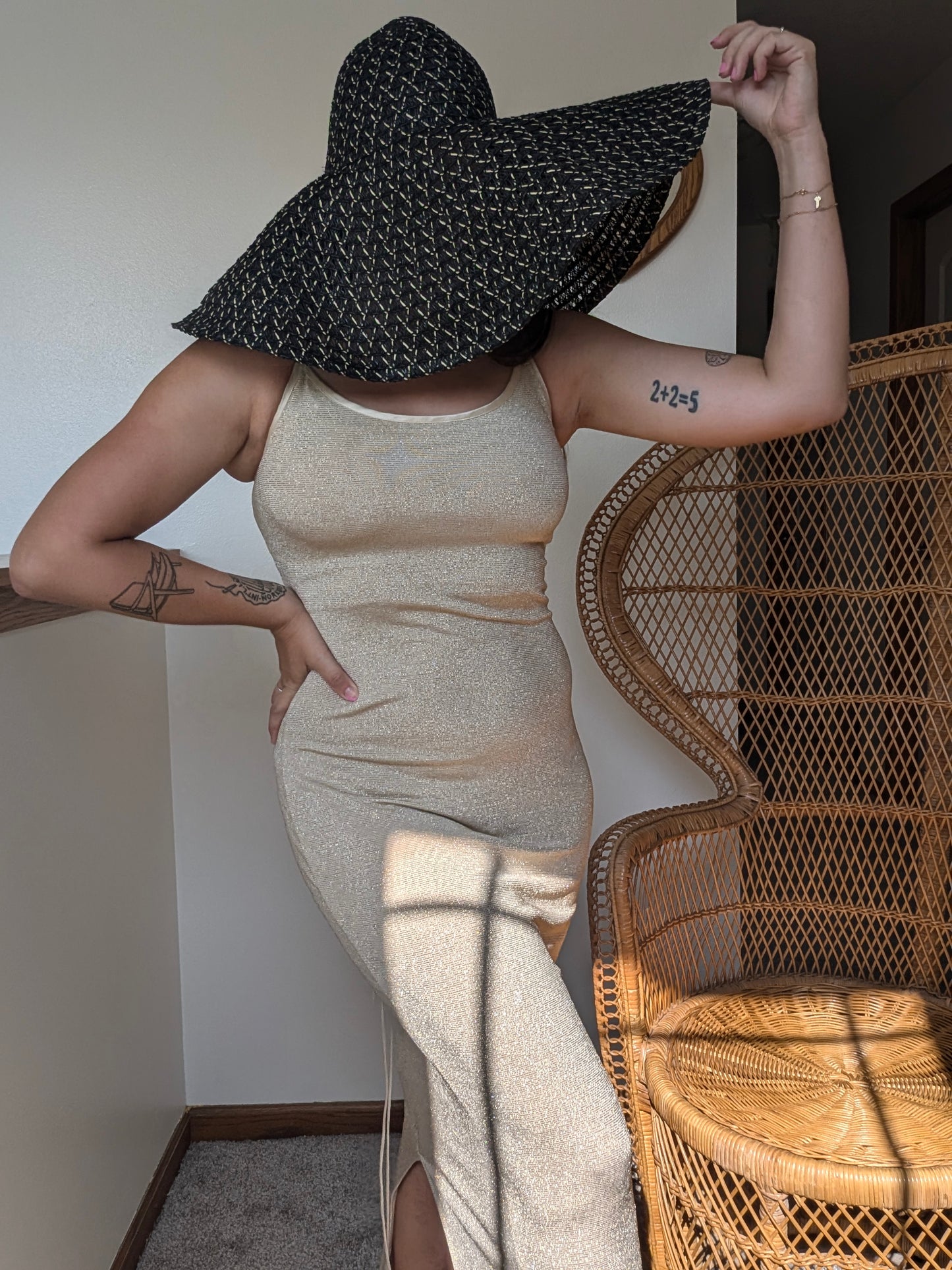 Modern over-sized sun hat