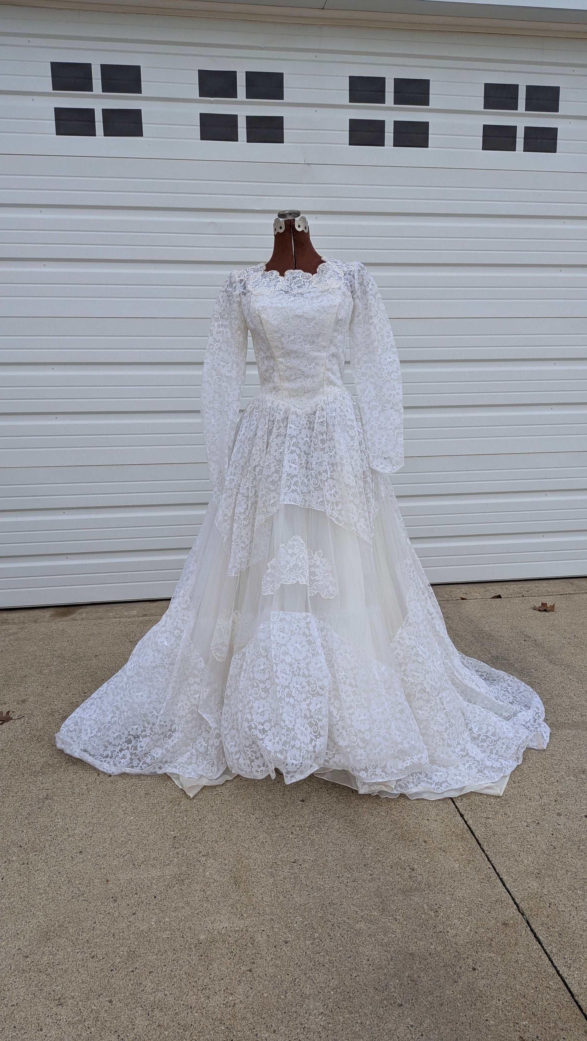 1960s lace wedding gown Dress Rad Bonnie's Vintage