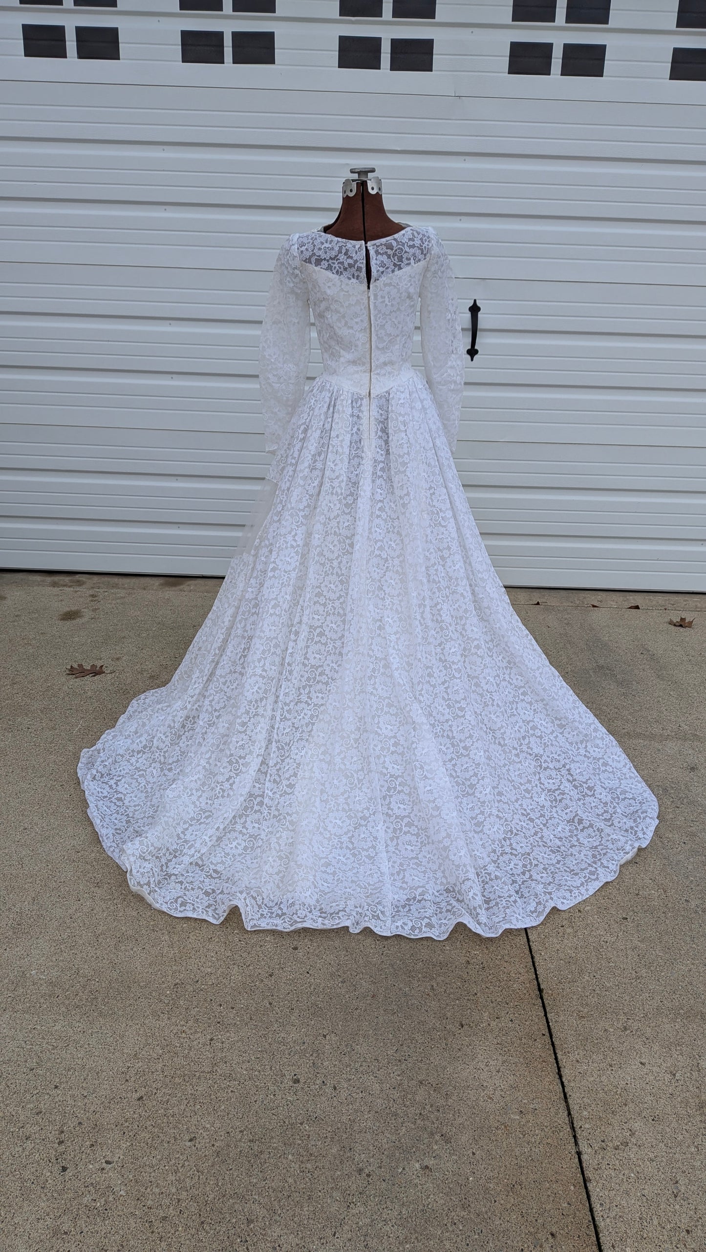 1960s lace wedding gown Dress Rad Bonnie's Vintage
